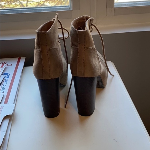H&M tan heeled booties, Size 9 - Picture 3 of 5